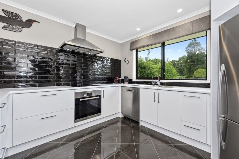 Photo of property in 21 Barrett Road, Temple View, Hamilton, 3290