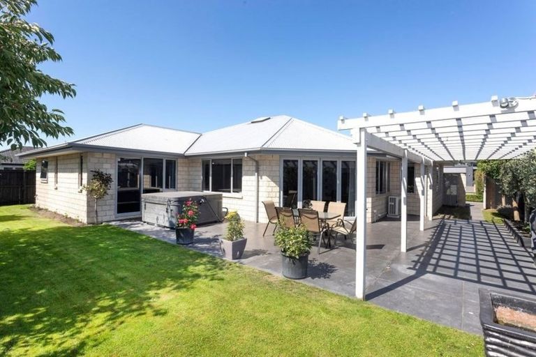 Photo of property in 28 Reka Street, Parklands, Christchurch, 8083