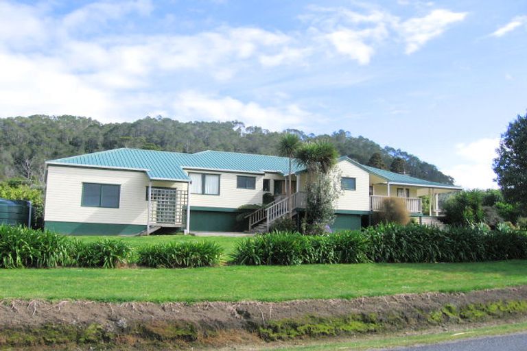 Photo of property in 86 Hahei Beach Road, Hahei, Whitianga, 3591