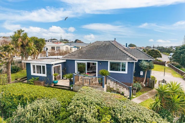 Photo of property in 140 Main Road, Titahi Bay, Porirua, 5022