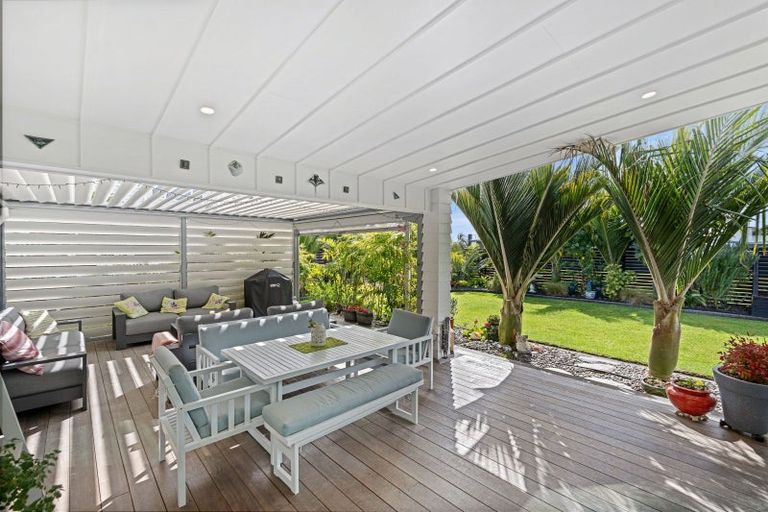 Photo of property in 6 Fred Carr Place, One Tree Point, 0118