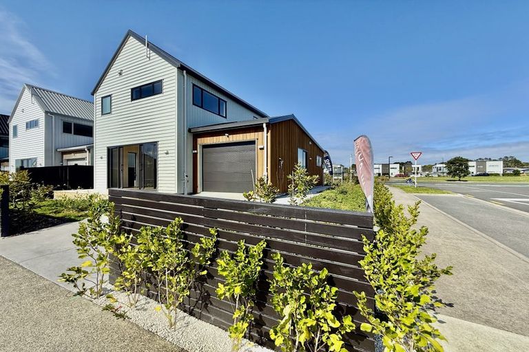 Photo of property in 77a Schoolside Road, Kumeu, 0810