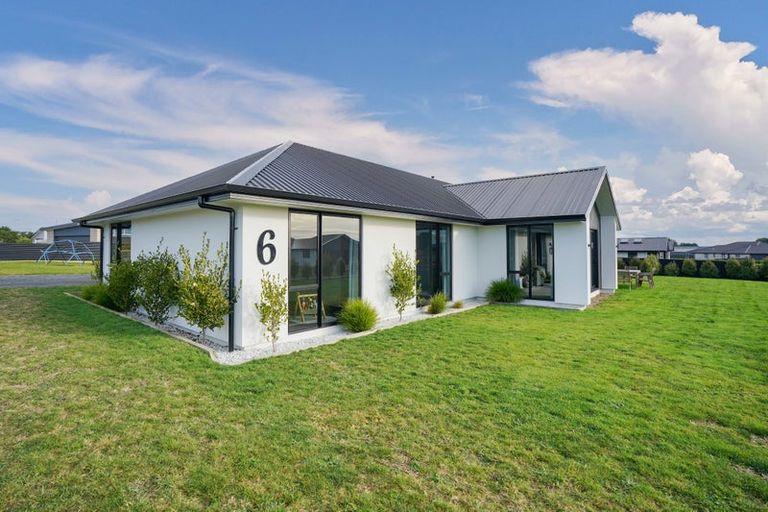 Photo of property in 6 Chatham Rise, Seaward Bush, Invercargill, 9812