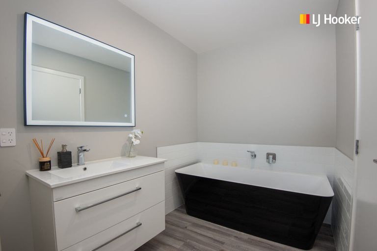 Photo of property in 17 Rodeo Place, Outram, 9019