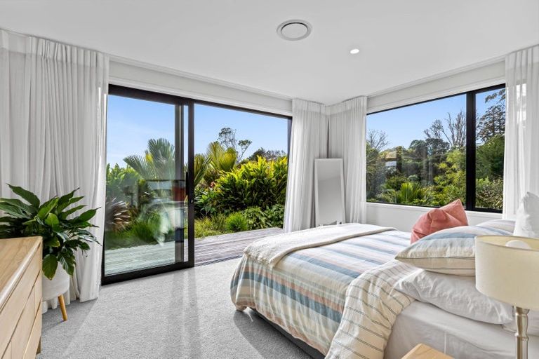 Photo of property in 14 Odlin Lane, Red Beach, 0932