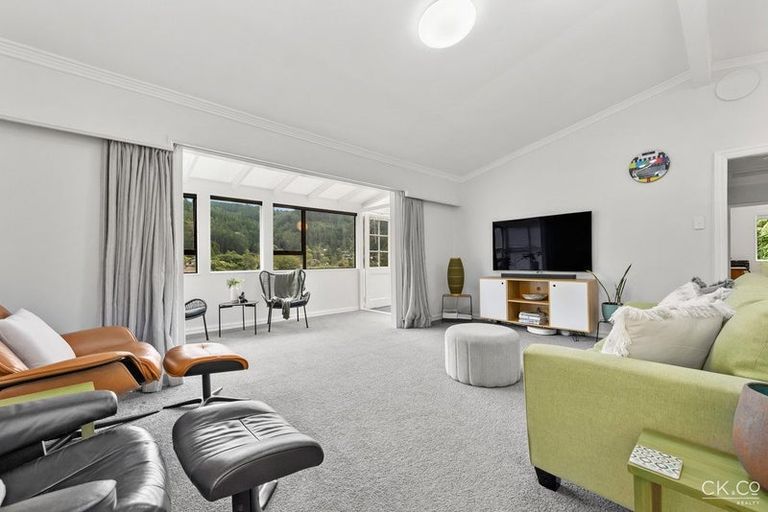 Photo of property in 32 Forest Road, Pinehaven, Upper Hutt, 5019