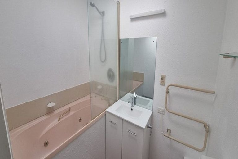 Photo of property in 100a Kawaha Point Road, Kawaha Point, Rotorua, 3010