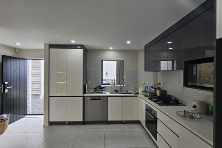 Photo of property in 12b Minaret Drive, Bucklands Beach, Auckland, 2014