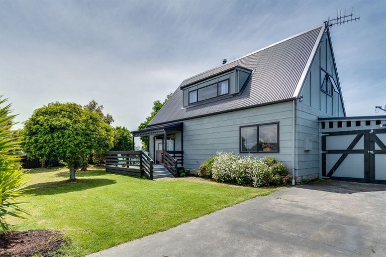 Photo of property in 141 Tait Drive, Greenmeadows, Napier, 4112