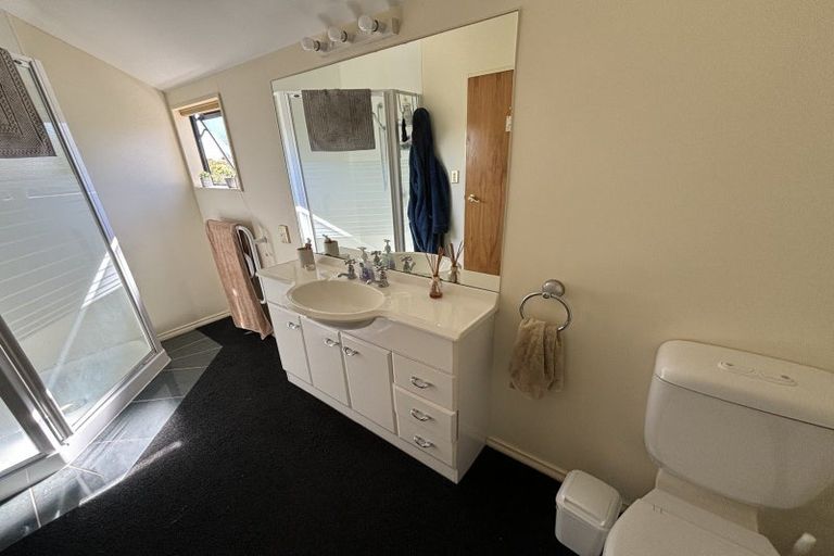 Photo of property in 16 Ruapehu Drive, Fitzherbert, Palmerston North, 4410