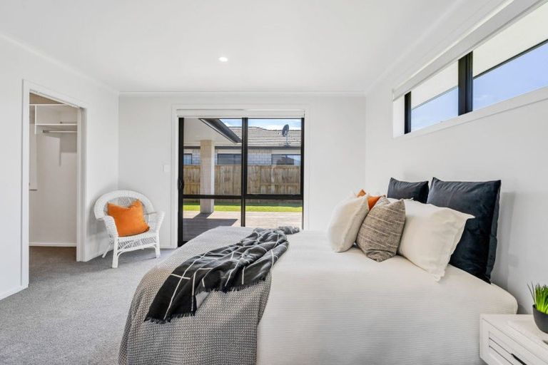 Photo of property in 63 Kaurinui Crescent, One Tree Point, 0118