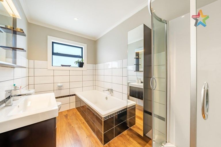 Photo of property in 188 Miromiro Road, Normandale, Lower Hutt, 5010