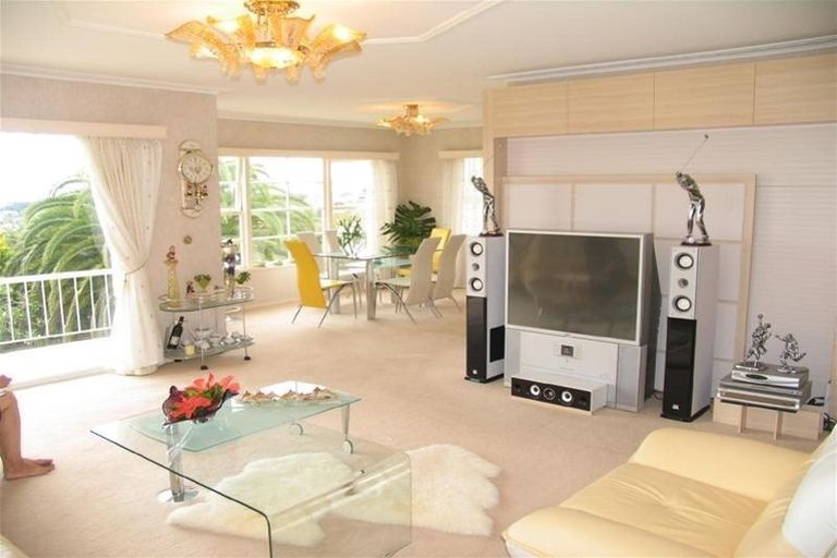 Photo of property in 9 Chelsea View Drive, Chatswood, Auckland, 0626