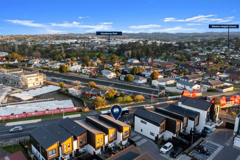 Photo of property in 1 Red Arches Road, Henderson, Auckland, 0610