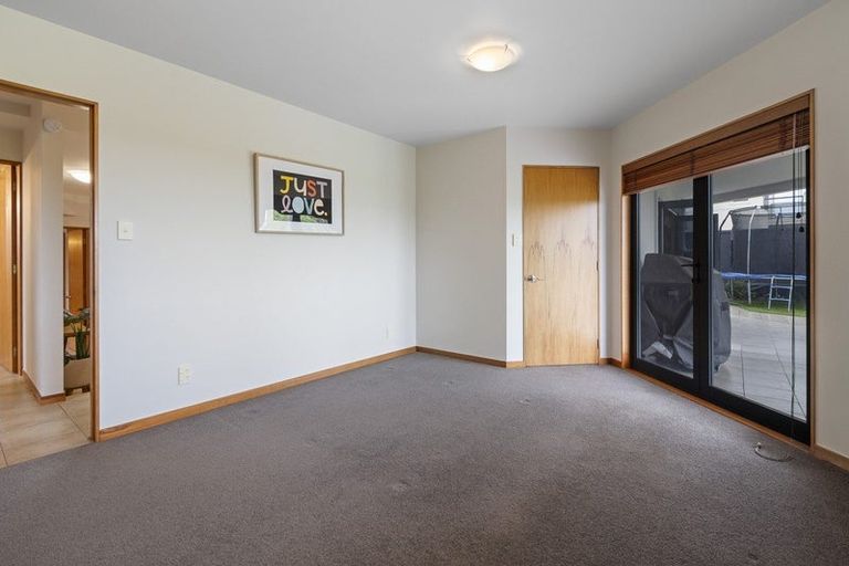 Photo of property in 33 Ruapehu Drive, Fitzherbert, Palmerston North, 4410