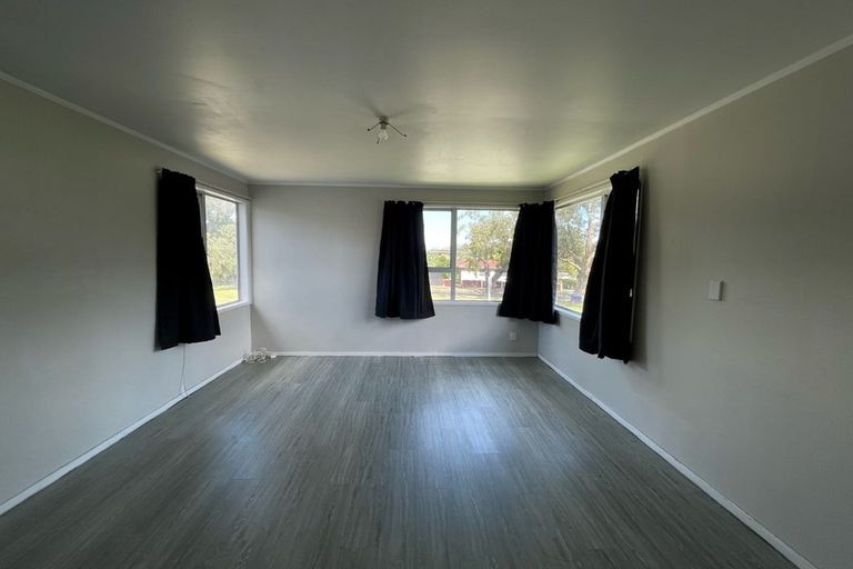 Photo of property in 368 Roscommon Road, Clendon Park, Auckland, 2103