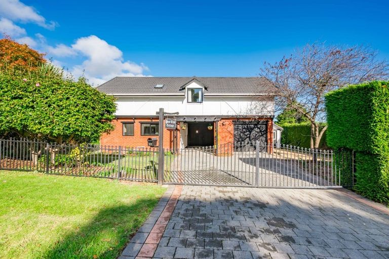 Photo of property in 10 Kakariki Grove, Waikanae, 5036