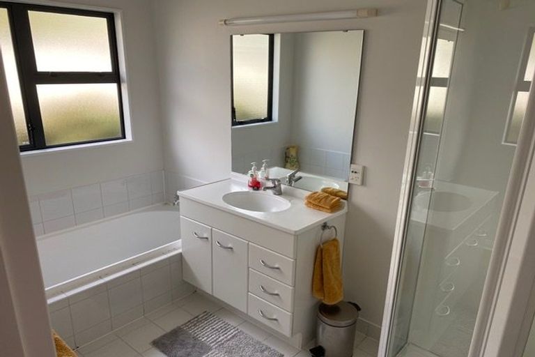 Photo of property in 20 Landsdowne Terrace, Karori, Wellington, 6012