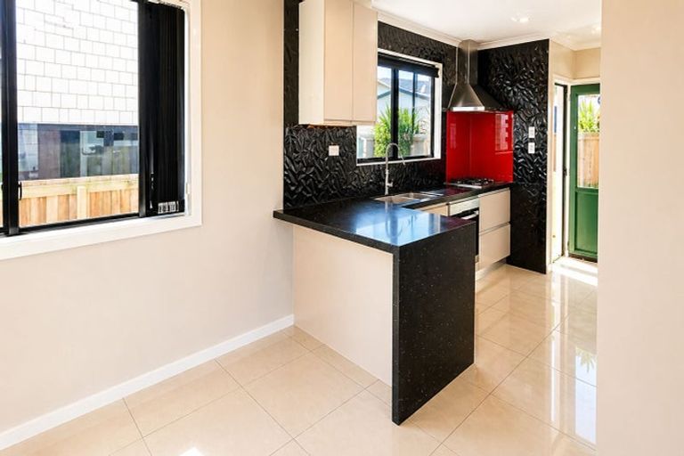 Photo of property in 14 Serrano Place, Clover Park, Auckland, 2023