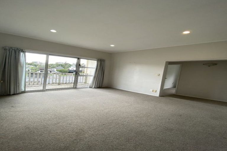 Photo of property in 1/74 Beach Road, Castor Bay, Auckland, 0620