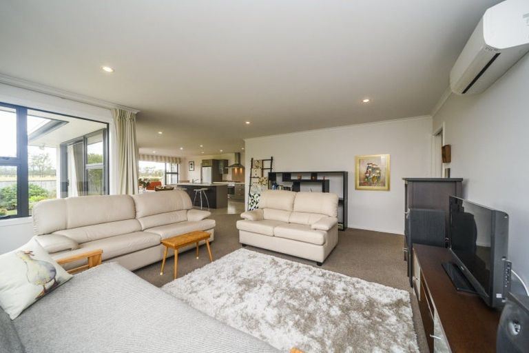 Photo of property in 15 Lorenzo Place, Kelvin Grove, Palmerston North, 4414