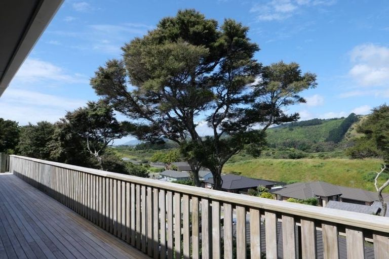 Photo of property in 17 Charlotte Way, Raumati South, Paraparaumu, 5032