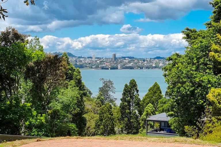 Photo of property in 6 Mollyhawk Place, Birkenhead, Auckland, 0626