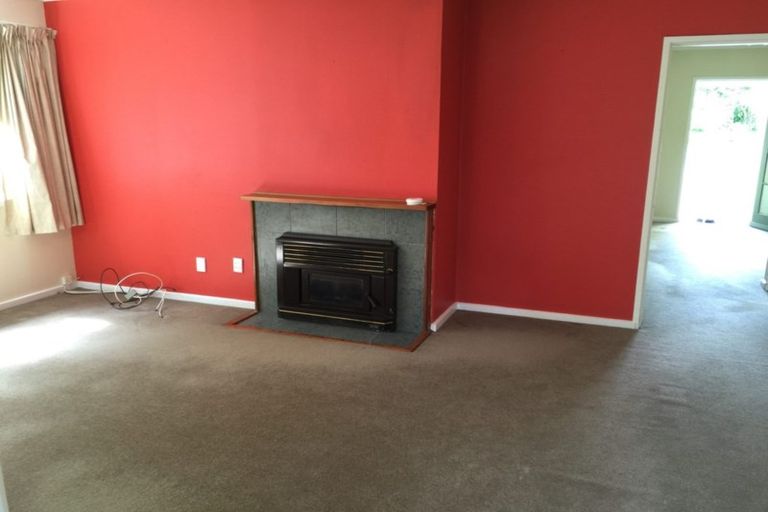 Photo of property in 1a Trojan Crescent, New Lynn, Auckland, 0600