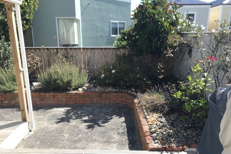 Photo of property in 7 Fallowfield Avenue, Mount Victoria, Wellington, 6011