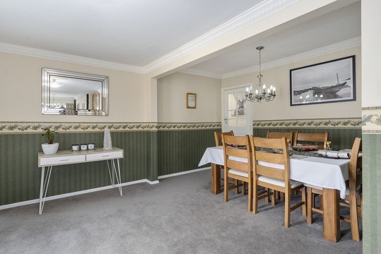 Photo of property in 33 Peel Place, Wainuiomata, Lower Hutt, 5014