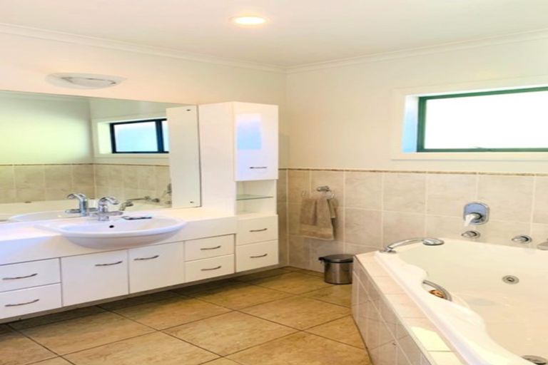 Photo of property in 18 Bristol Road, Whenuapai, Auckland, 0618