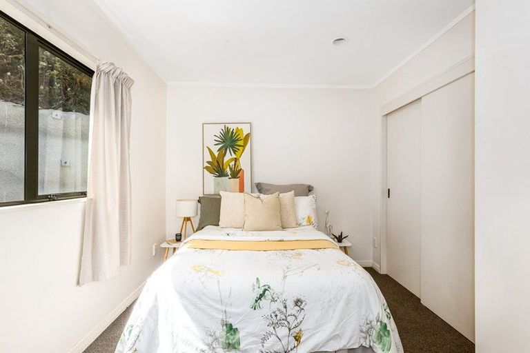 Photo of property in 21 Ladbrooke Drive, Newlands, Wellington, 6037