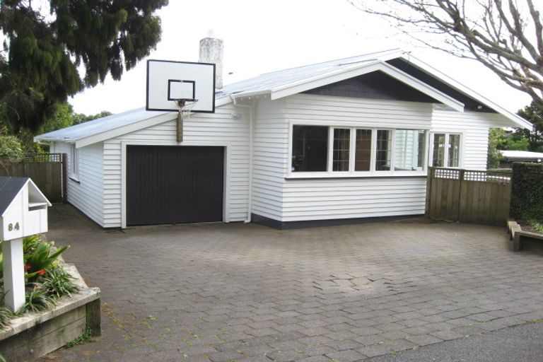 Photo of property in 84 Cutfield Road, New Plymouth, 4310