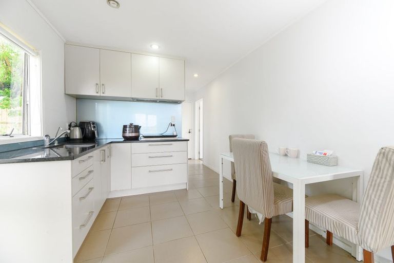 Photo of property in 2/401 East Coast Road, Mairangi Bay, Auckland, 0630