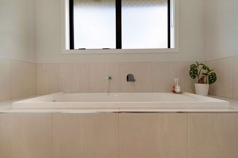 Photo of property in 5 Faber Place, Rototuna North, Hamilton, 3210