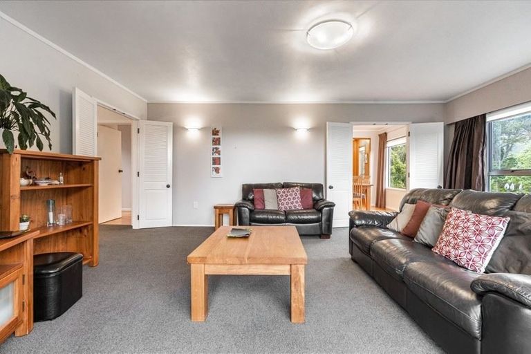 Photo of property in 22 Saddleback Rise, Murrays Bay, Auckland, 0630