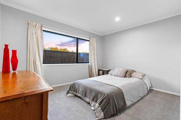 Photo of property in 16 Pitoitoi Drive, Riverhead, 0820