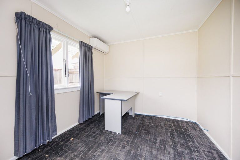 Photo of property in 305 Featherston Street, Palmerston North, 4410