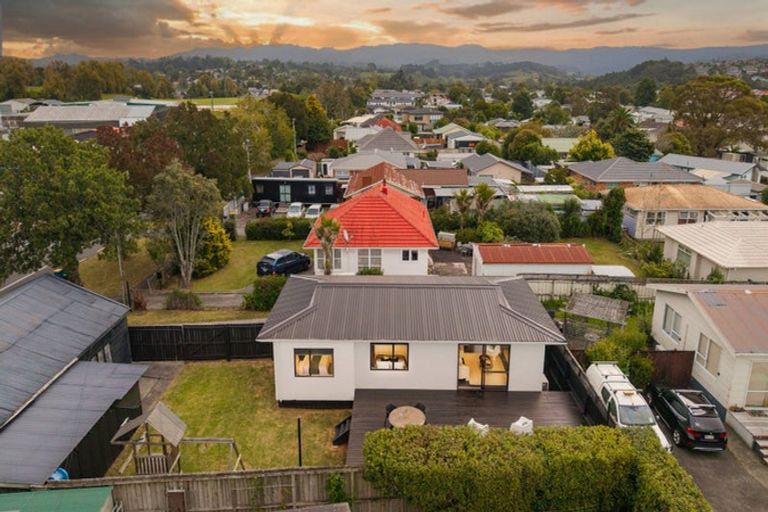 Photo of property in 1/99 Henderson Valley Road, Henderson, Auckland, 0612