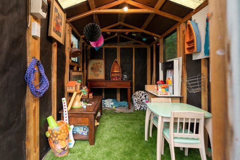 Photo of property in 6 Maybury Way, Island Bay, Wellington, 6023