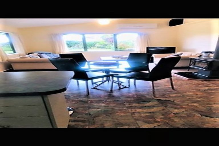 Photo of property in 370 Tararua Road, Levin, 5571