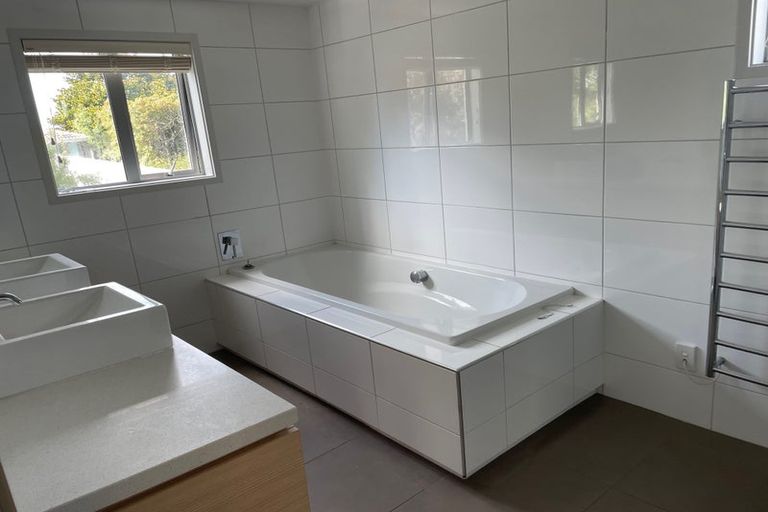 Photo of property in 18 Bryndwr Road, Fendalton, Christchurch, 8052