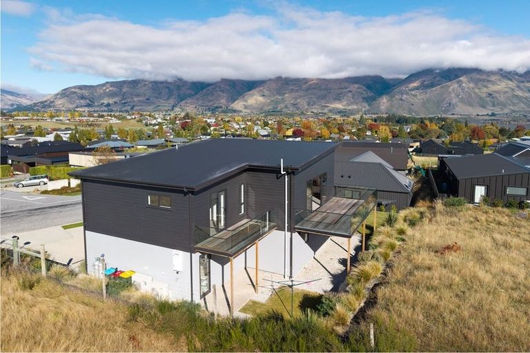 Photo of property in 60 Kirimoko Crescent, Wanaka, 9305