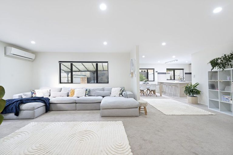 Photo of property in 5 Dhaka Lane, Ranui, Auckland, 0612