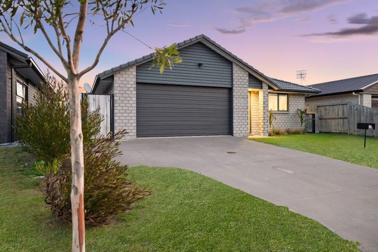 Photo of property in 44 Te Kio Crescent, Papamoa Beach, Papamoa, 3118