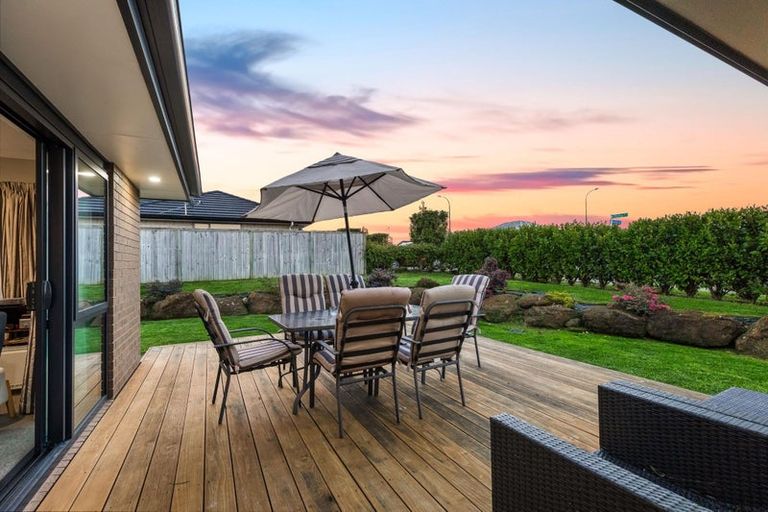 Photo of property in 16 Pitoitoi Drive, Riverhead, 0820