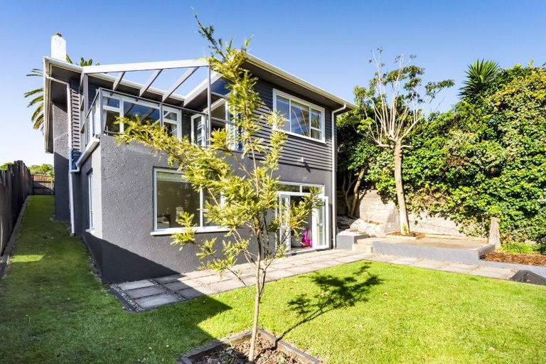 Photo of property in 290 Devon Street West, New Plymouth, 4310