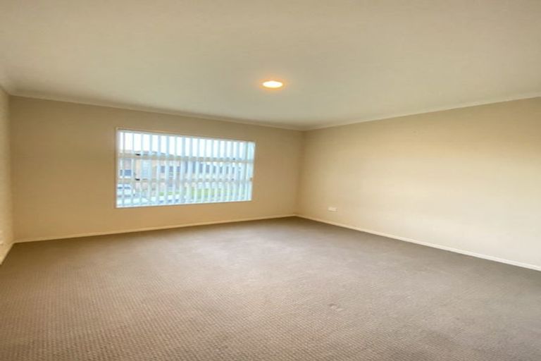 Photo of property in 7 Seresin Crescent, Flat Bush, Auckland, 2016