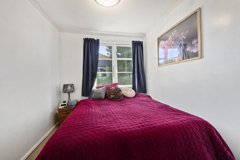 Photo of property in 21 Molesworth Street, Taita, Lower Hutt, 5011