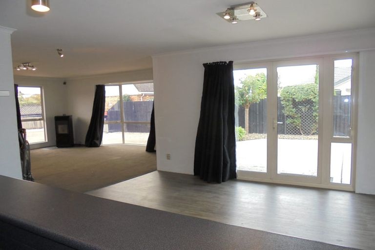 Photo of property in 39 Beauford Place, Parklands, Christchurch, 8083